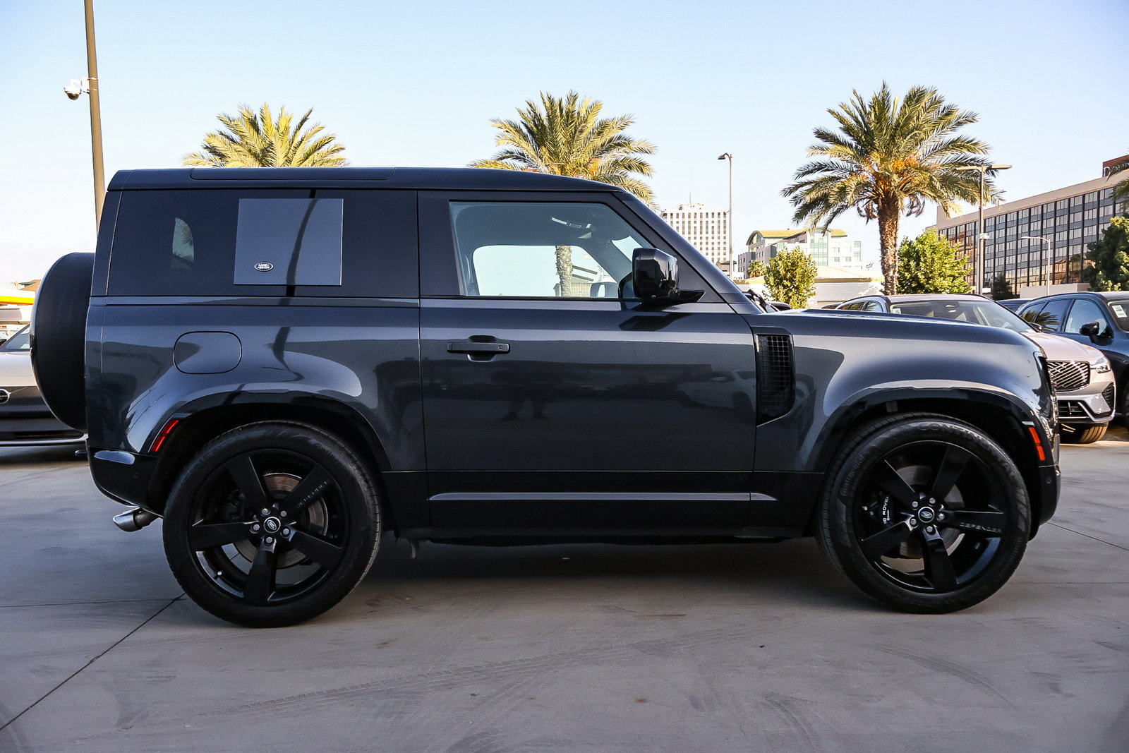Certified 2024 Land Rover Defender 90 V8 AWD/4WD image 4