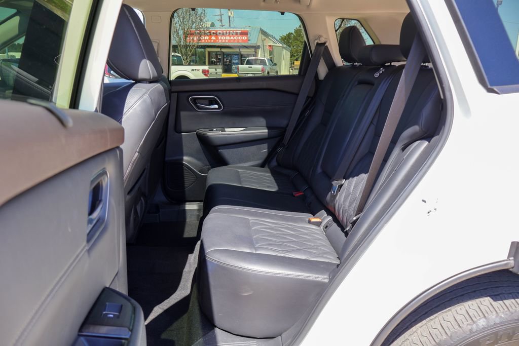 Used 2023 Nissan Rogue Platinum image 9