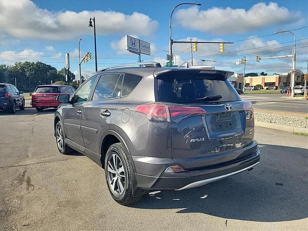 Used 2018 Toyota RAV4 XLE w/ Plus Extra Value Package AWD/4WD image 3