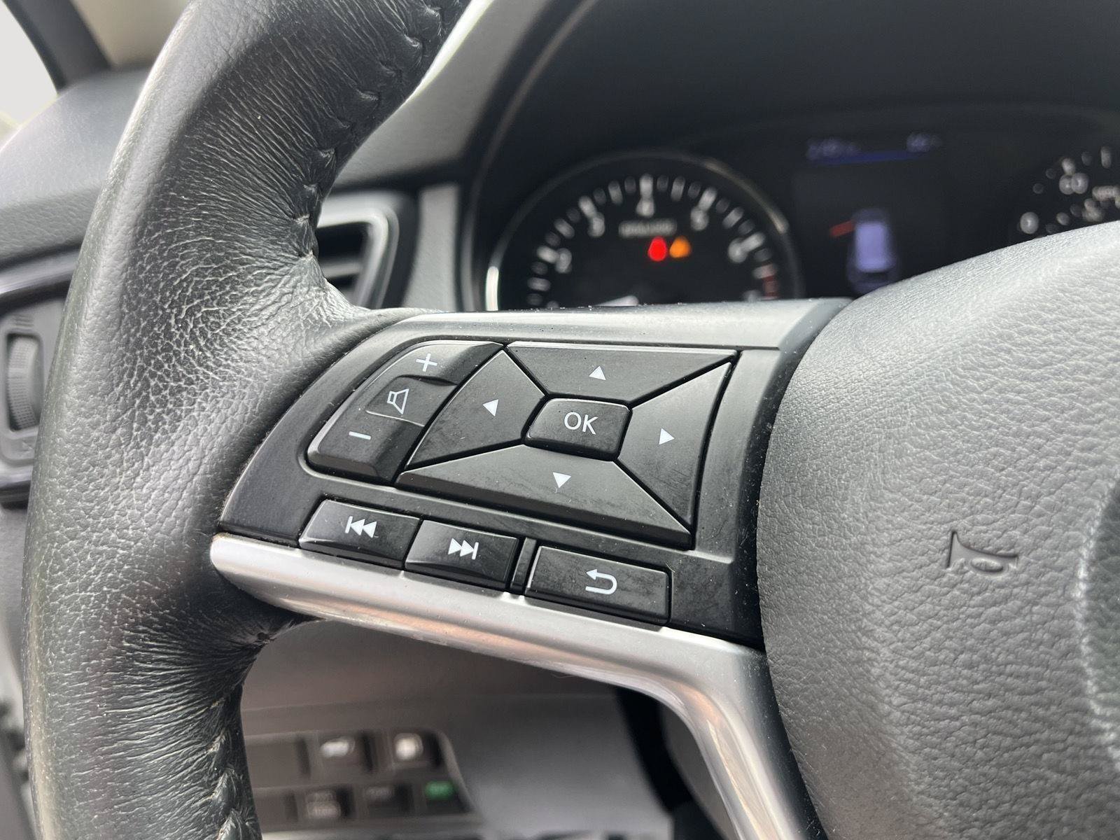 Used 2018 Nissan Rogue SV AWD/4WD image 29