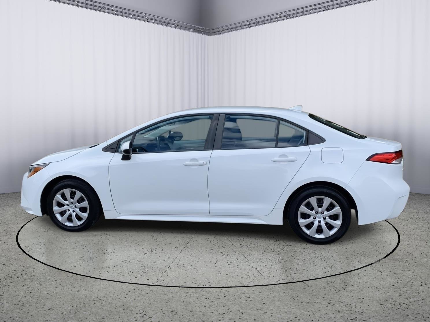 Used 2020 Toyota Corolla LE image 4