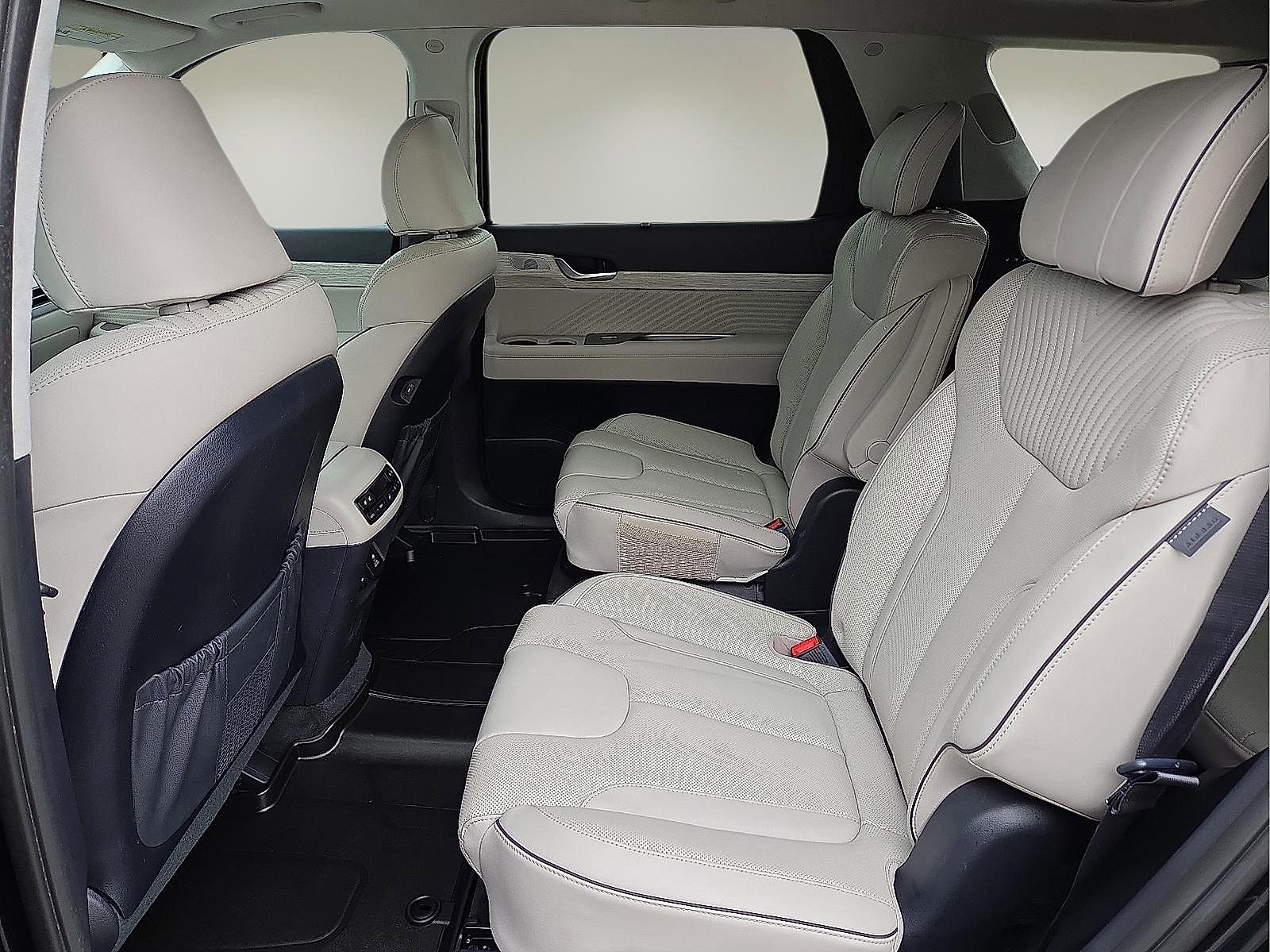 Used 2024 Hyundai Palisade Calligraphy image 11