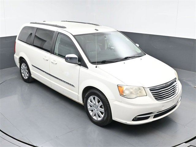 Used 2011 Chrysler Town & Country Touring-L w/ Entertainment Group #2 image 40