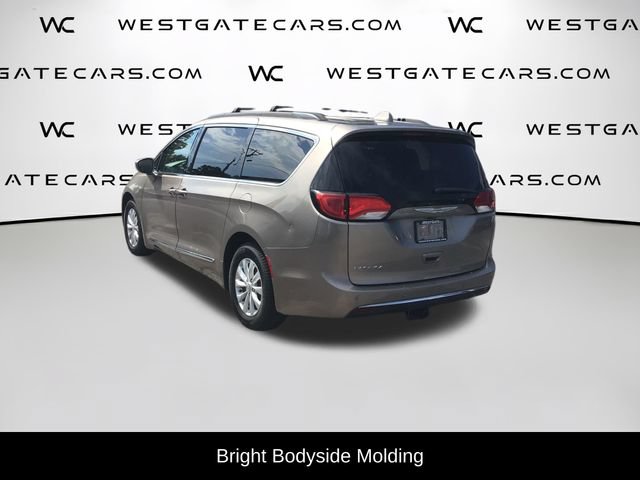 Used 2017 Chrysler Pacifica Touring-L FWD image 7