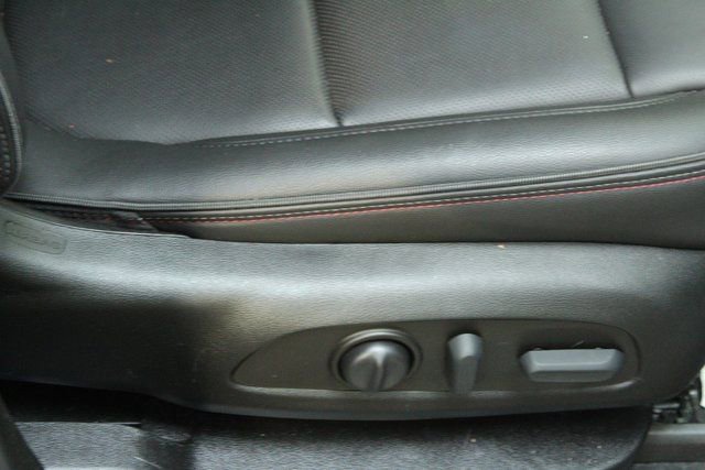 Used 2022 Chevrolet Traverse RS image 11