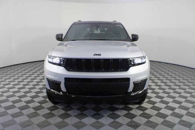 New 2025 Jeep Grand Cherokee L Limited w/ Trailer Tow Package image 30