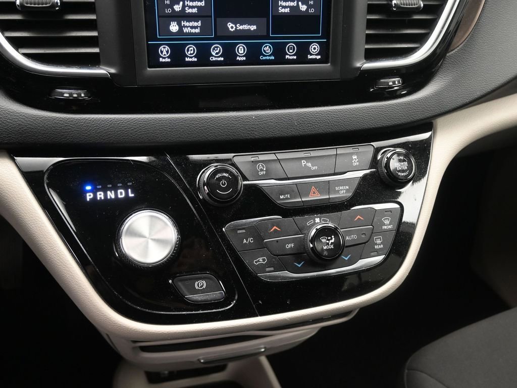 Used 2019 Chrysler Pacifica Touring Plus w/ Cold Weather Group image 19