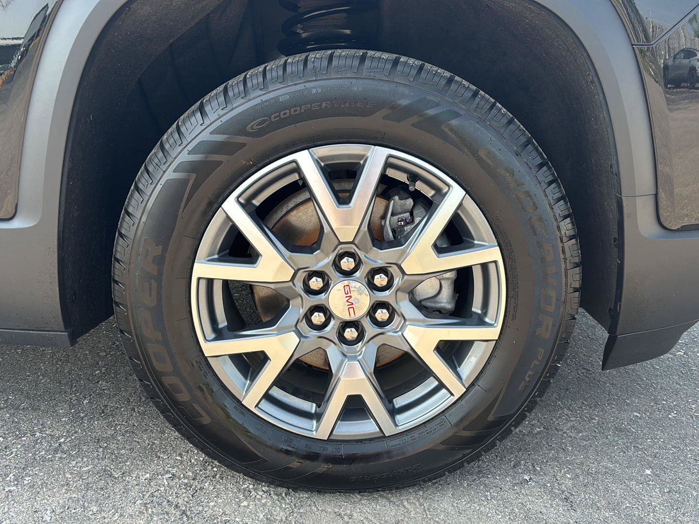 Used 2023 GMC Acadia SLT w/ LPO, Floor Liner Package AWD/4WD image 9