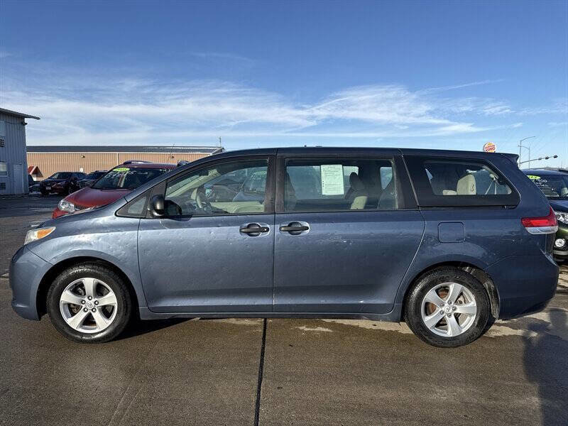 Used 2014 Toyota Sienna L image 3