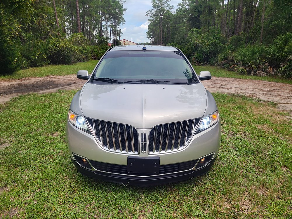 Used 2011 Lincoln MKX 2WD image 2
