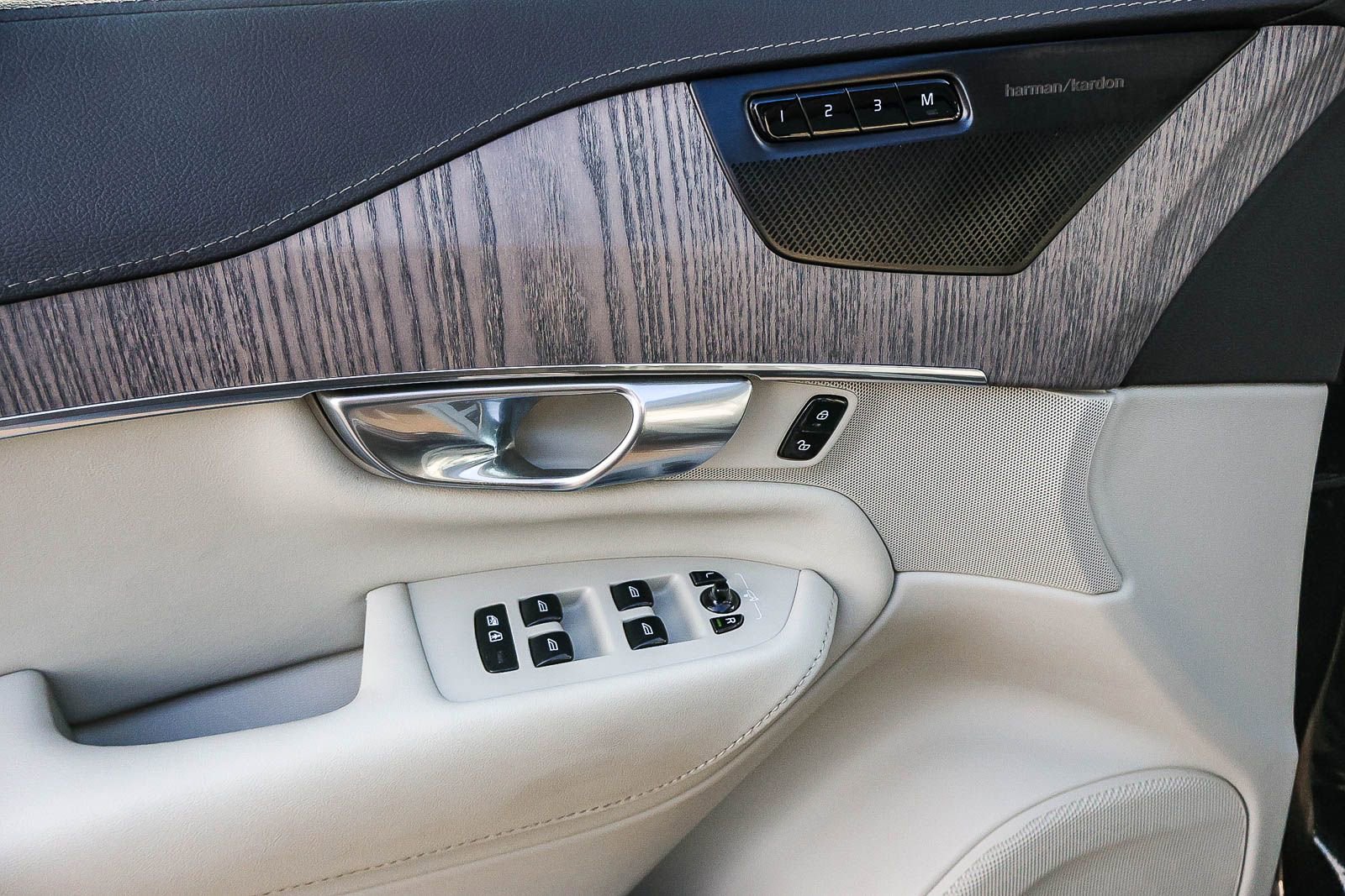 Used 2024 Volvo XC90 T8 Ultimate w/ Protection Package Premier image 31