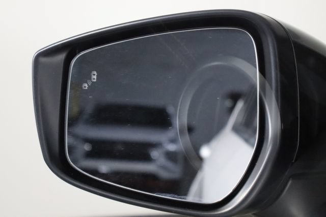 Used 2022 Nissan Versa SR w/ Convenience Package FWD image 34