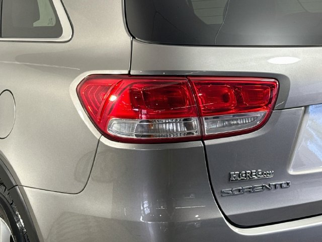 Used 2017 Kia Sorento FWD image 35