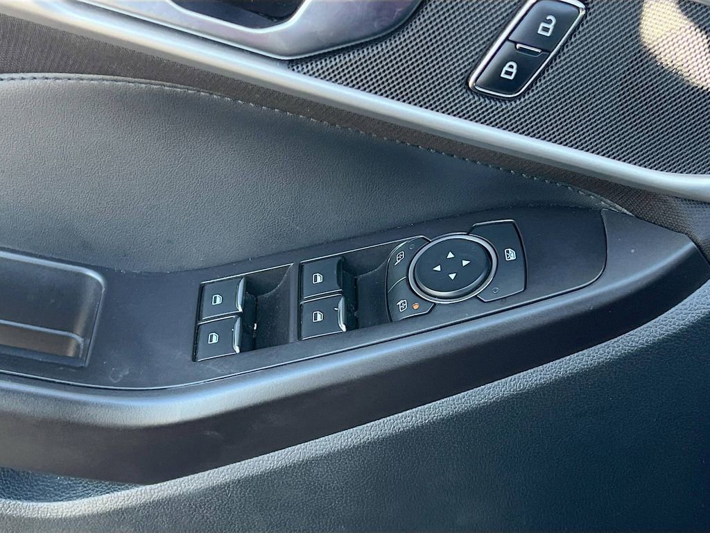 Used 2020 Ford Explorer XLT w/ Comfort Package AWD/4WD image 17