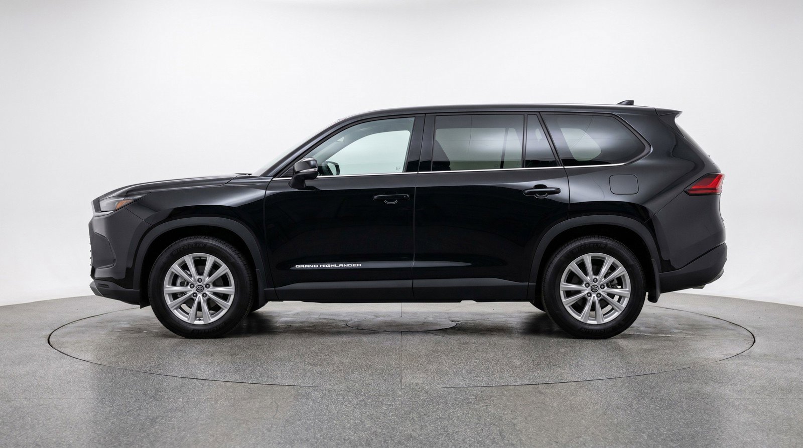 Used 2025 Toyota Grand Highlander FWD image 5