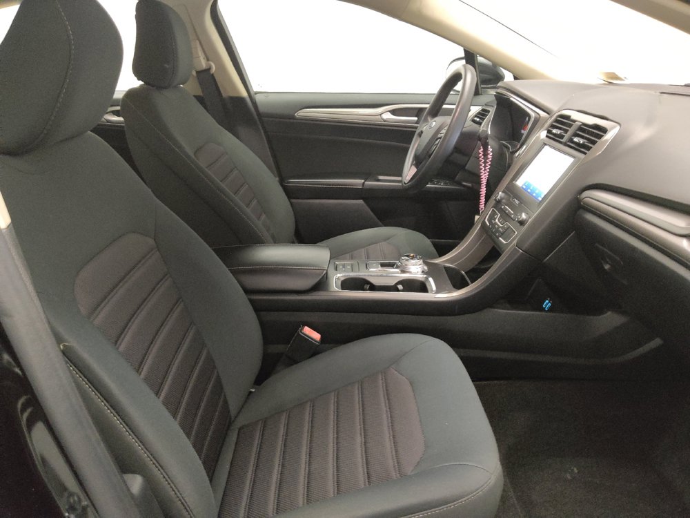 Used 2020 Ford Fusion SE FWD image 21