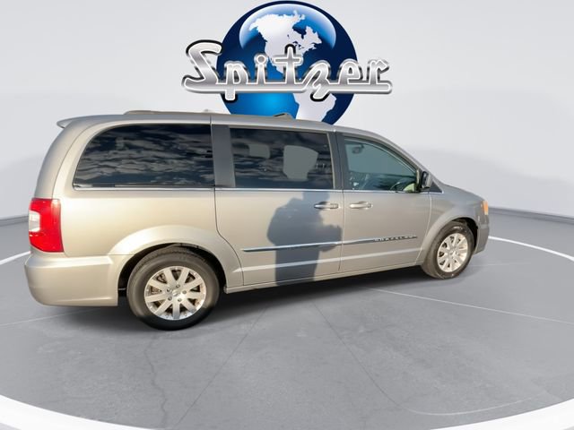 Used 2016 Chrysler Town & Country Touring image 9
