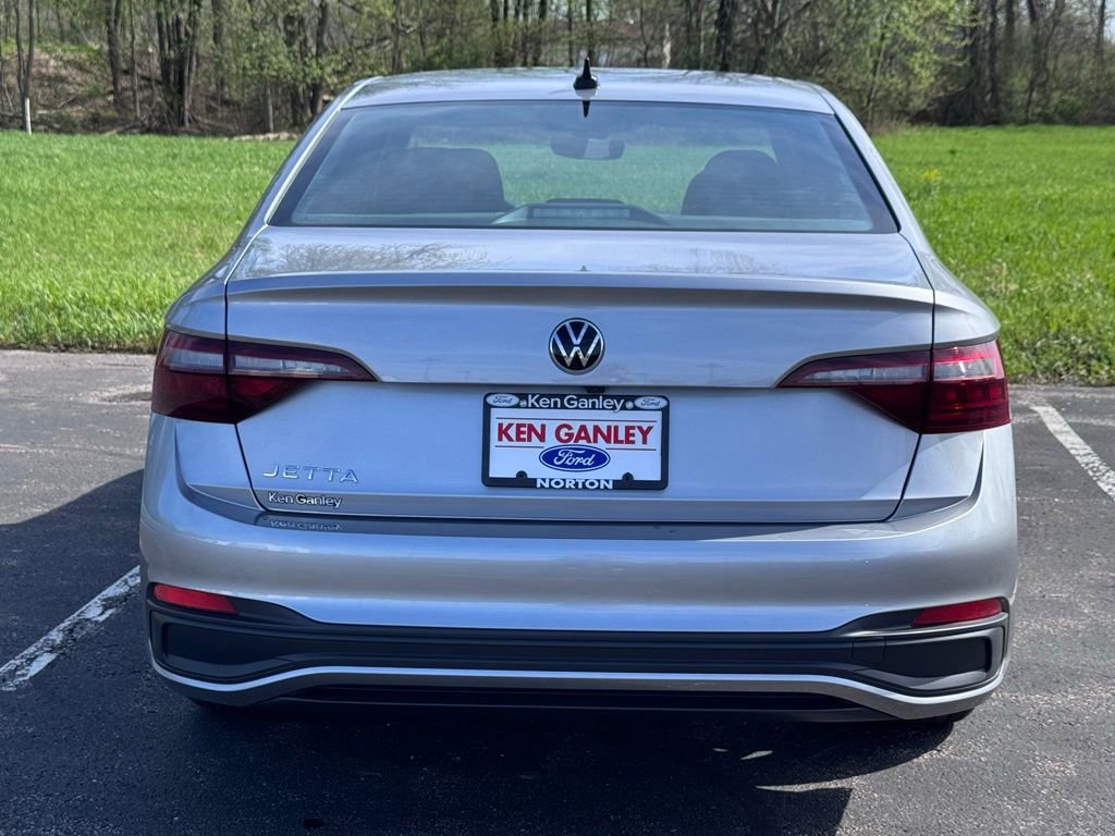 Used 2023 Volkswagen Jetta Sport image 10