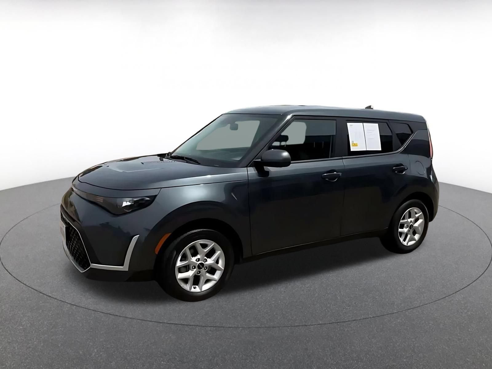 Used 2025 Kia Soul LX w/ LX Technology Package FWD image 7