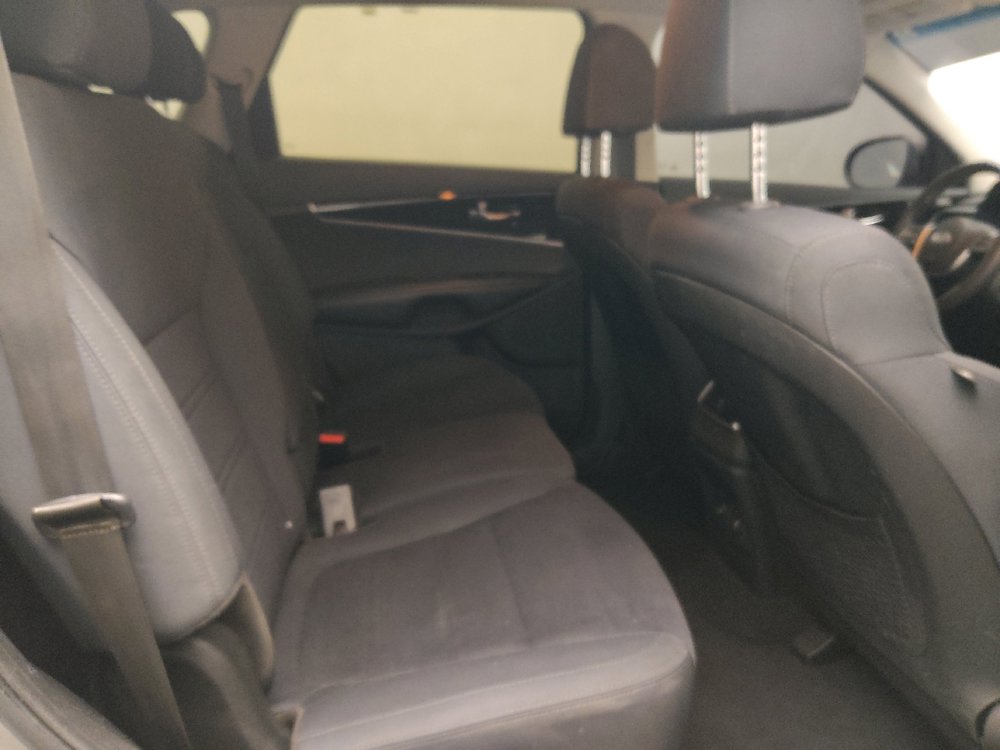 Used 2019 Kia Sorento LX image 19