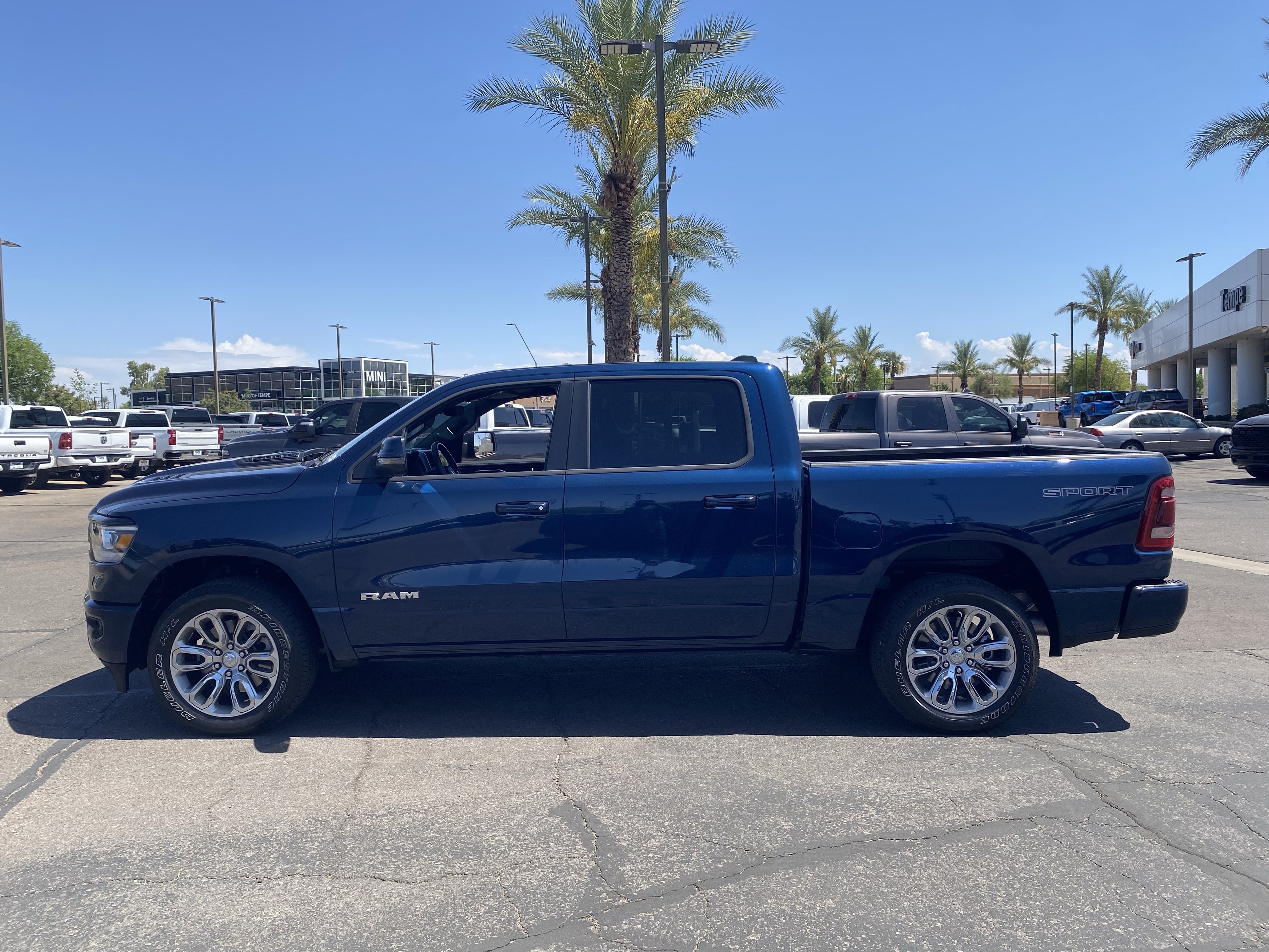 Used 2023 RAM 1500 Laramie AWD/4WD image 3