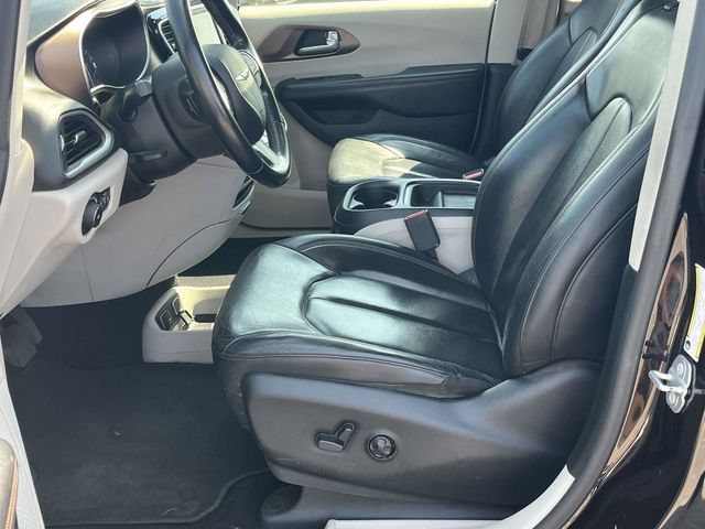 Used 2018 Chrysler Pacifica Touring-L FWD image 13