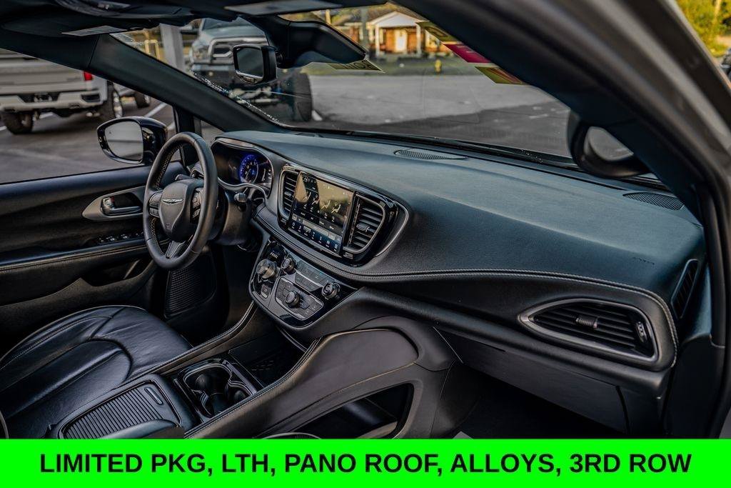 Used 2025 Chrysler Pacifica Limited FWD image 23