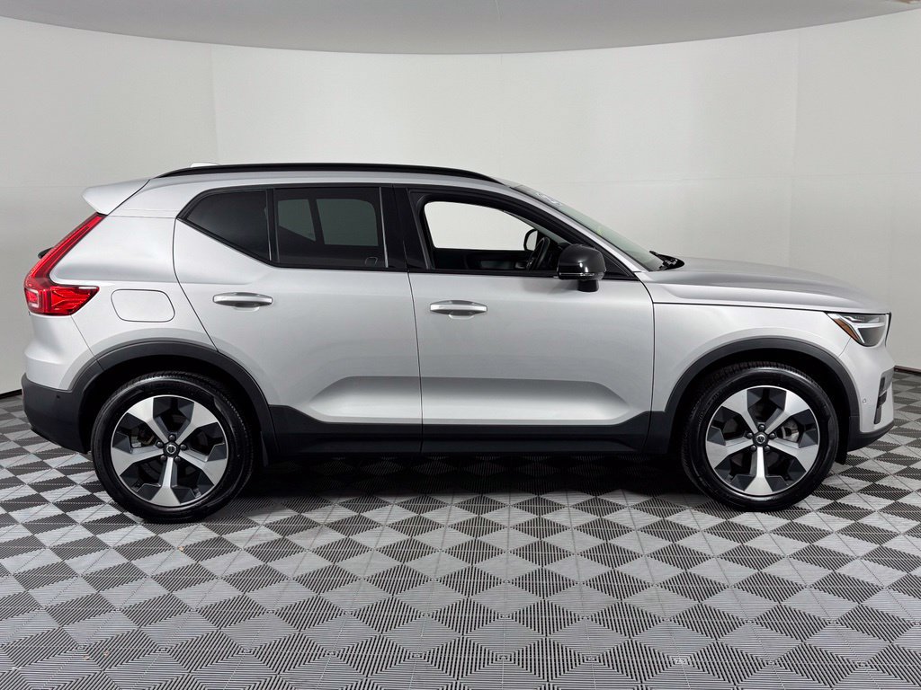 Certified 2025 Volvo XC40 B5 Plus AWD/4WD image 5