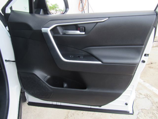 Used 2025 Toyota RAV4 XLE image 18