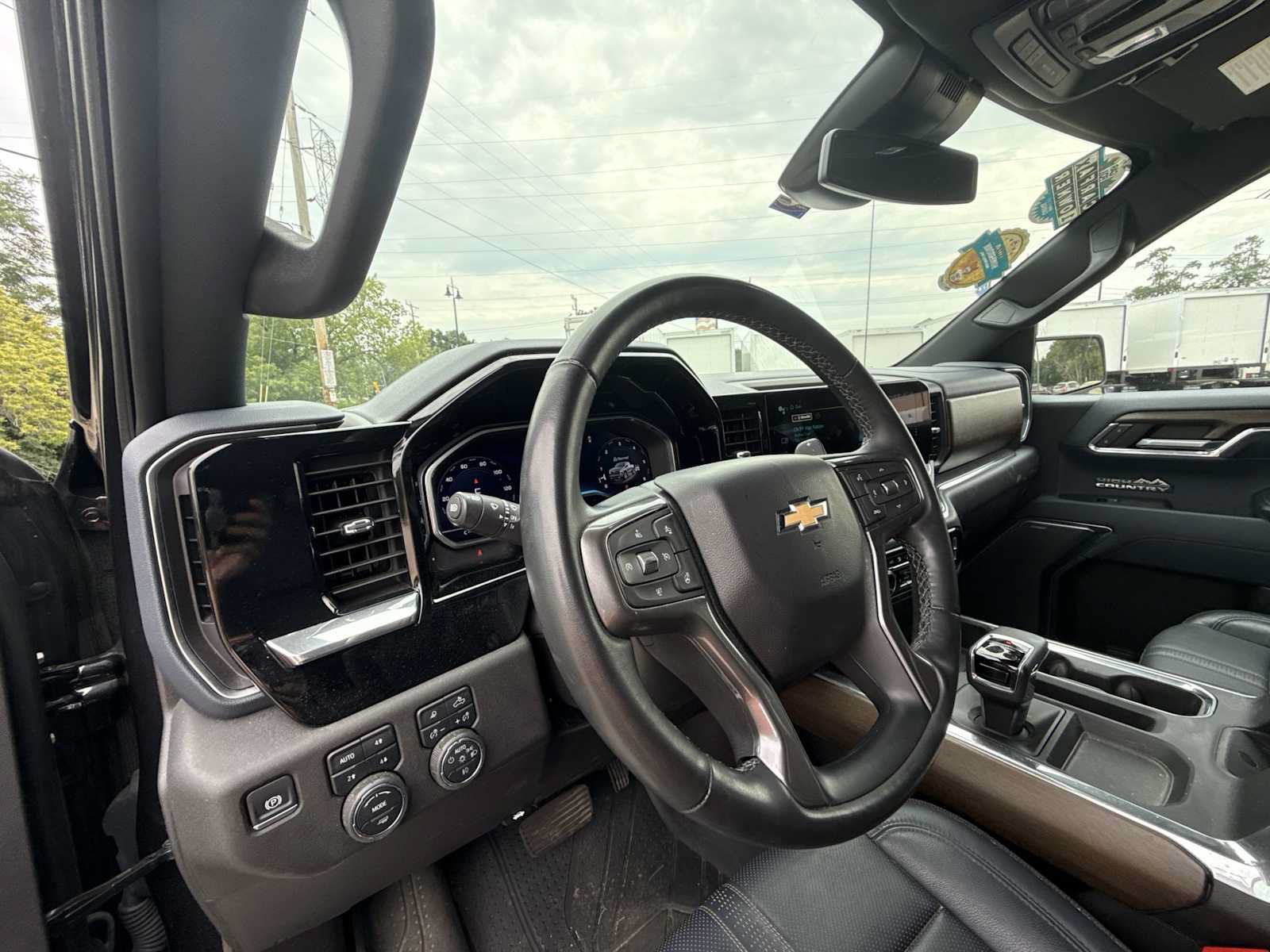 Certified 2024 Chevrolet Silverado 1500 High Country AWD/4WD image 10