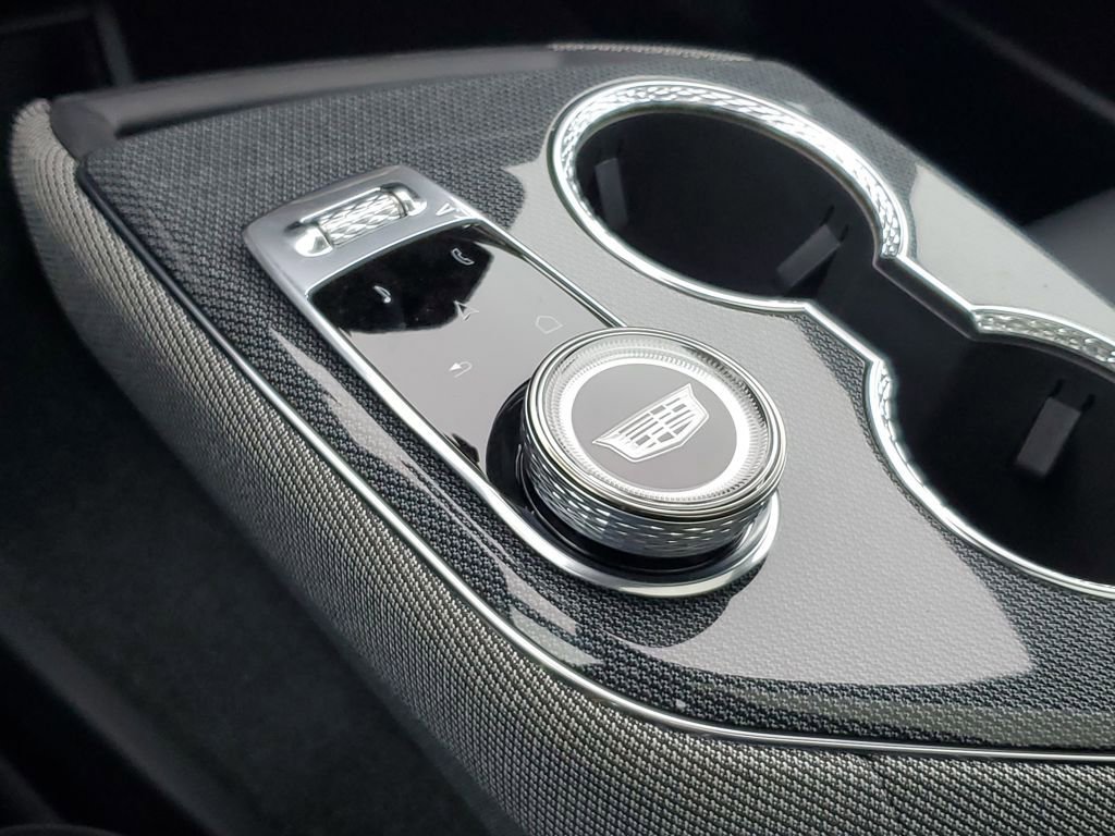 New 2026 Cadillac Optiq Luxury 1 image 36