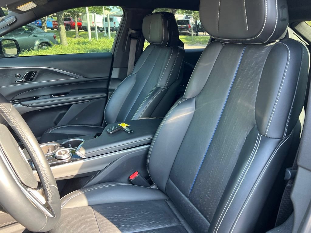 Used 2024 Cadillac Lyriq Sport AWD/4WD image 13