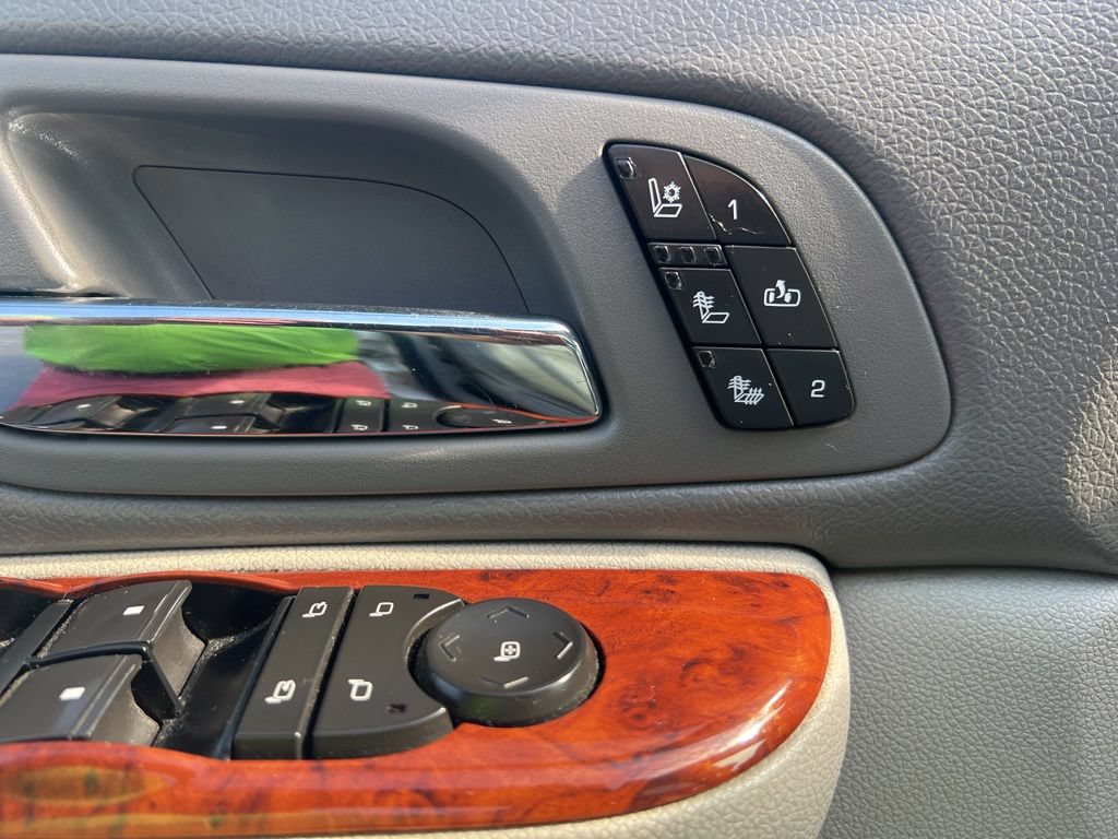 Used 2011 Chevrolet Tahoe LTZ AWD/4WD image 8