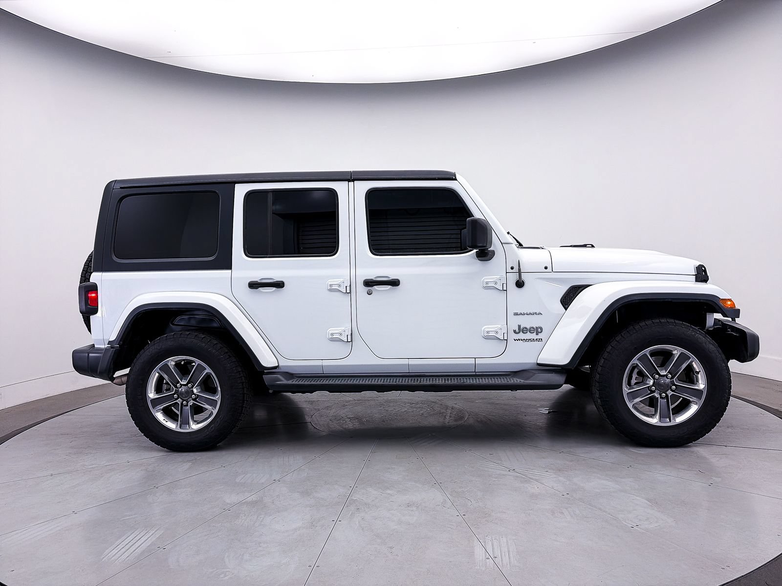 Used 2020 Jeep Wrangler Unlimited Sahara AWD/4WD image 32