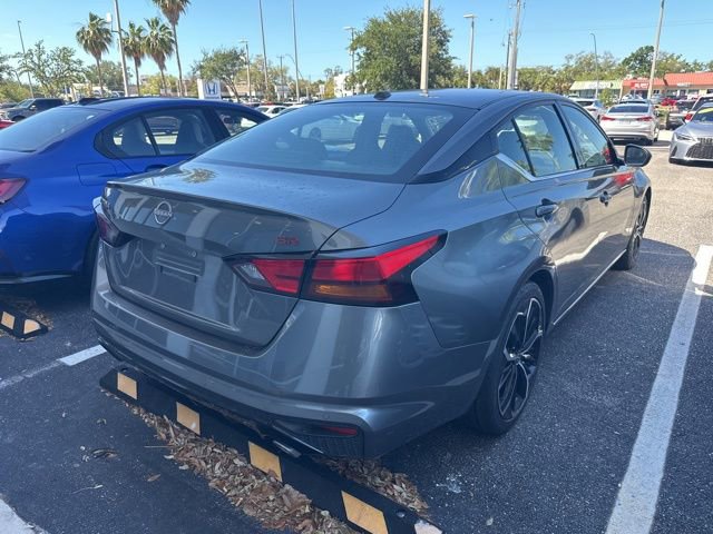 Used 2024 Nissan Altima 2.5 SR FWD image 2