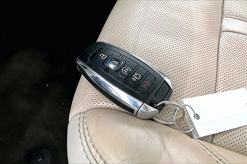 Used 2018 Lincoln MKZ Reserve w/ Climate Package FWD image 7