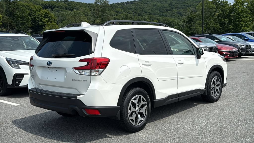 Certified 2023 Subaru Forester Premium AWD/4WD image 4