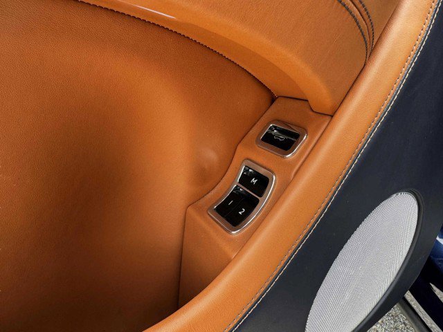 Used 2023 Bentley Bentayga Extended Wheelbase image 25