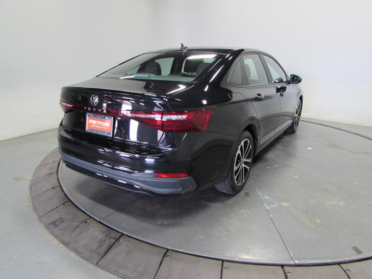 Used 2025 Volkswagen Jetta Sport image 7