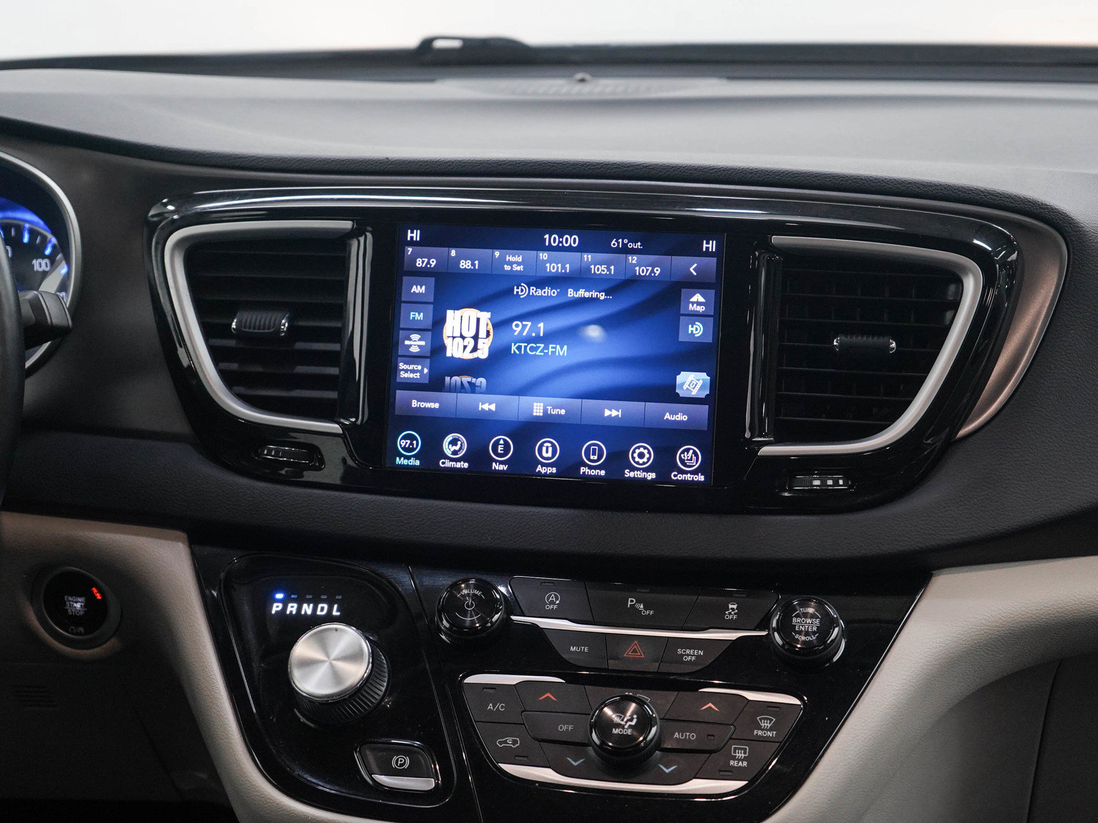 Used 2020 Chrysler Pacifica Touring-L Plus FWD image 16