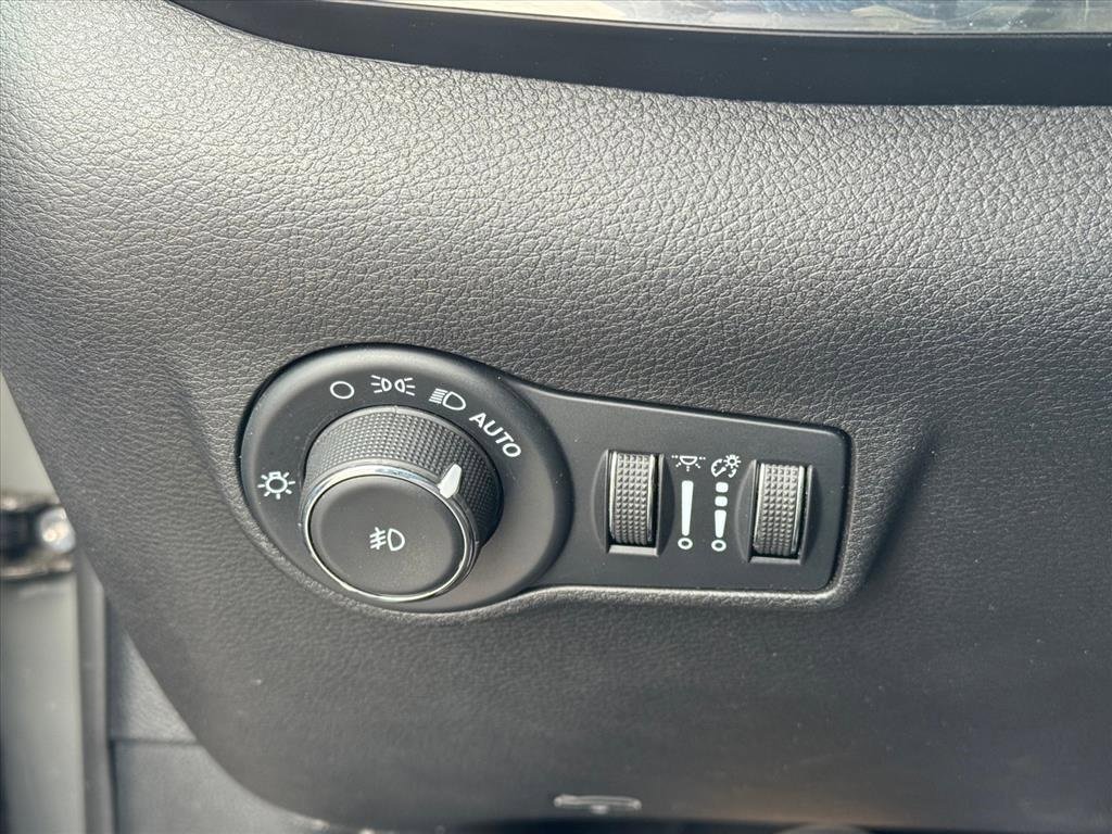 Used 2023 Jeep Compass Limited image 22