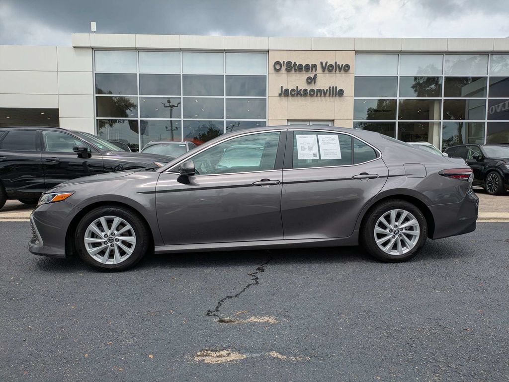 Used 2022 Toyota Camry LE FWD image 3