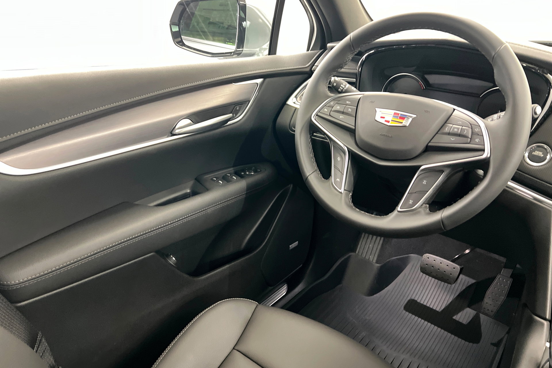 New 2026 Cadillac XT5 Luxury w/ LPO, Floor Liner Package image 12