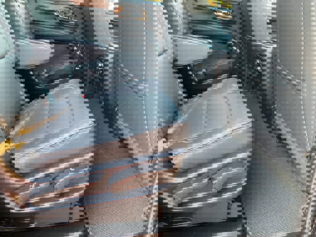 Used 2025 GMC Yukon Denali image 14