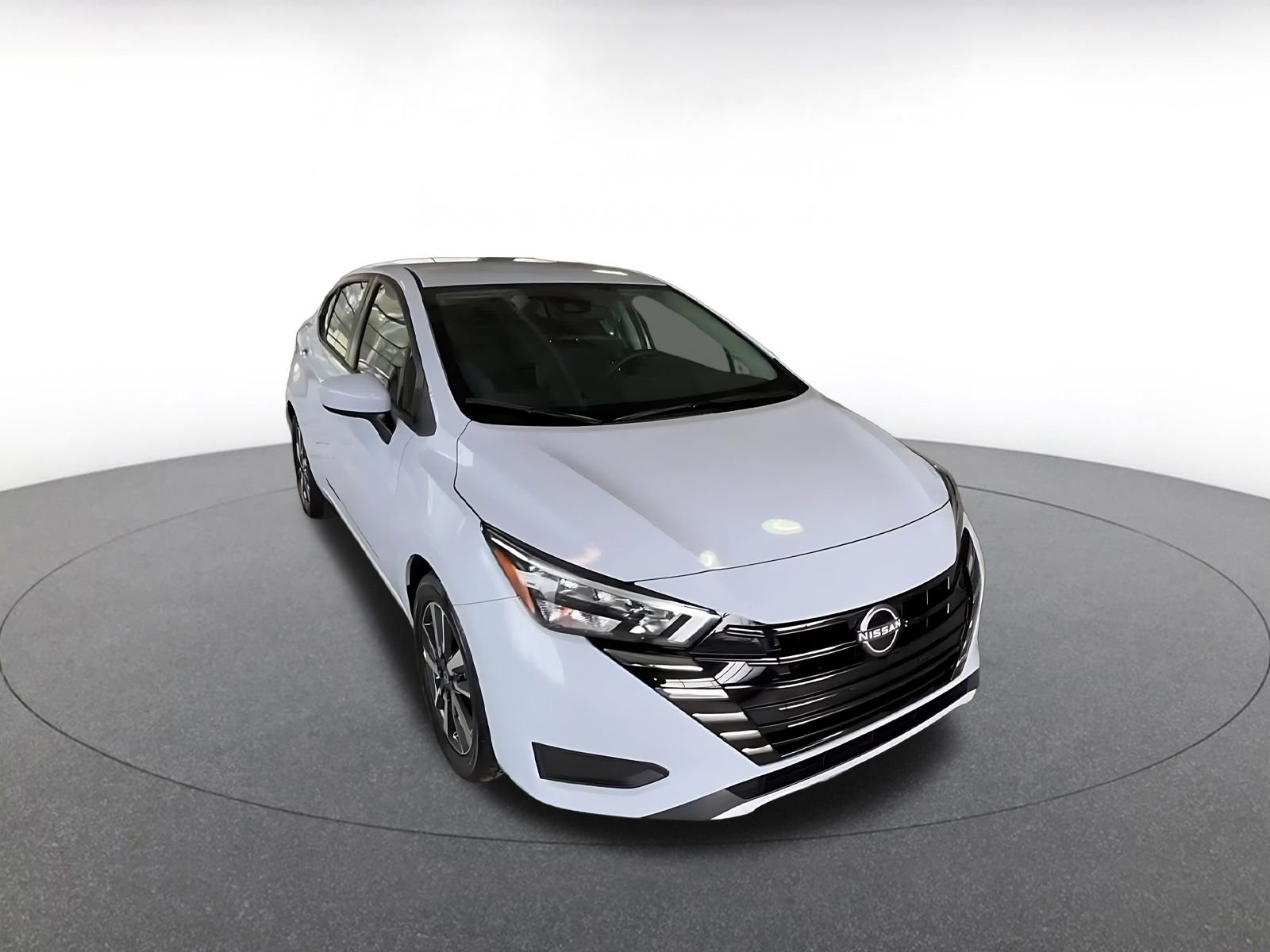 Used 2025 Nissan Versa SV image 3