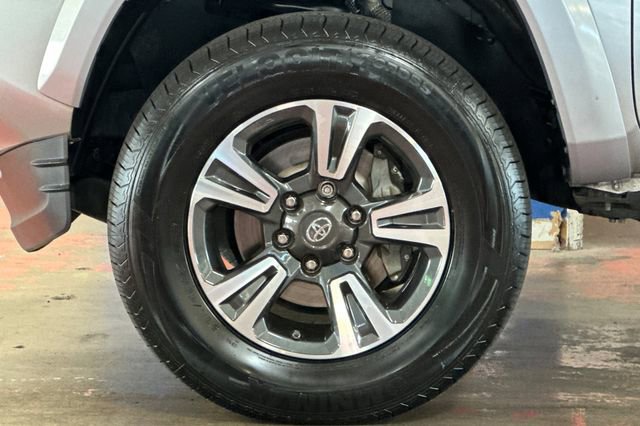 Used 2017 Toyota Tacoma TRD Sport image 30