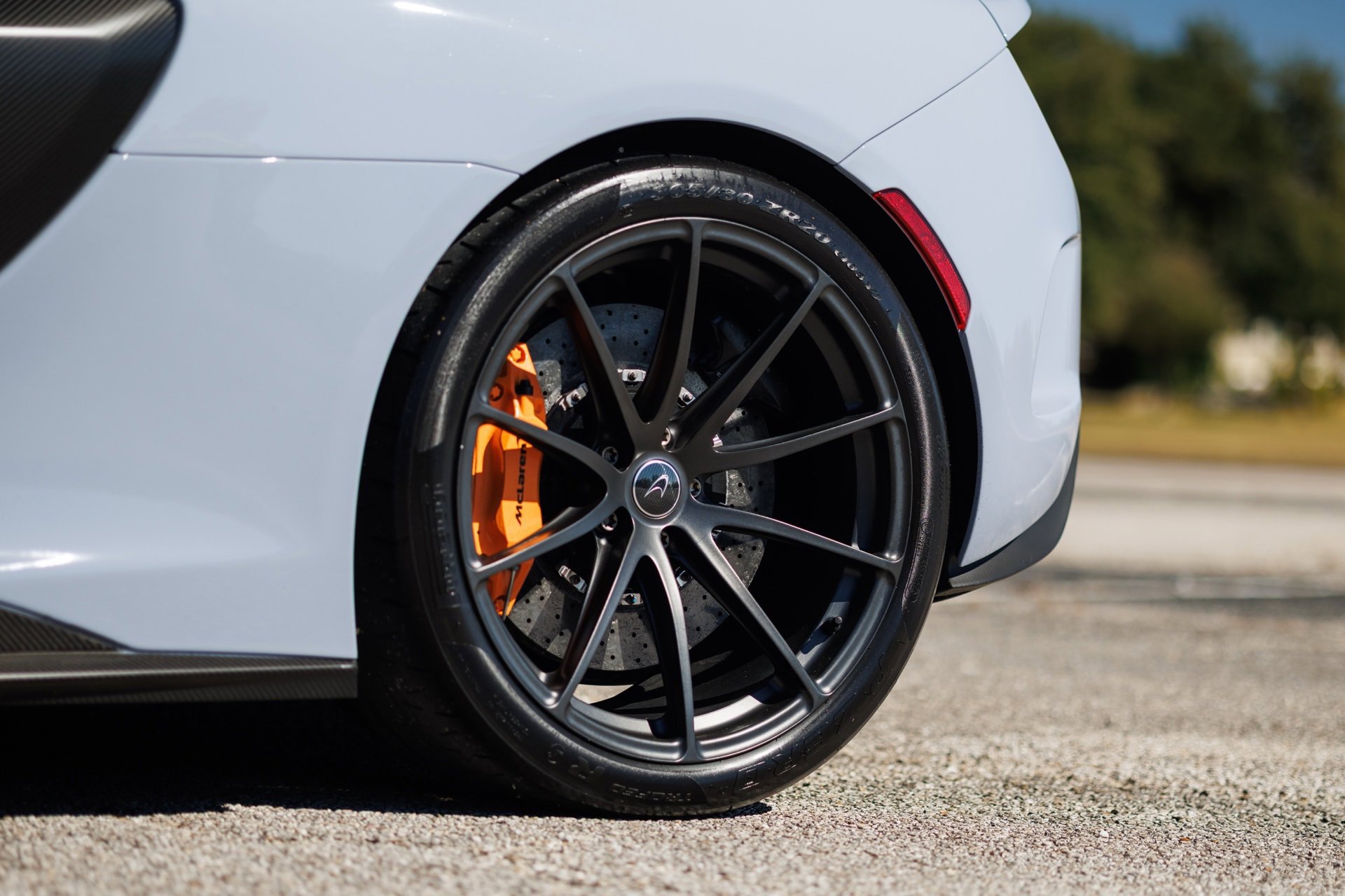 Used 2016 McLaren 675LT Spider image 27