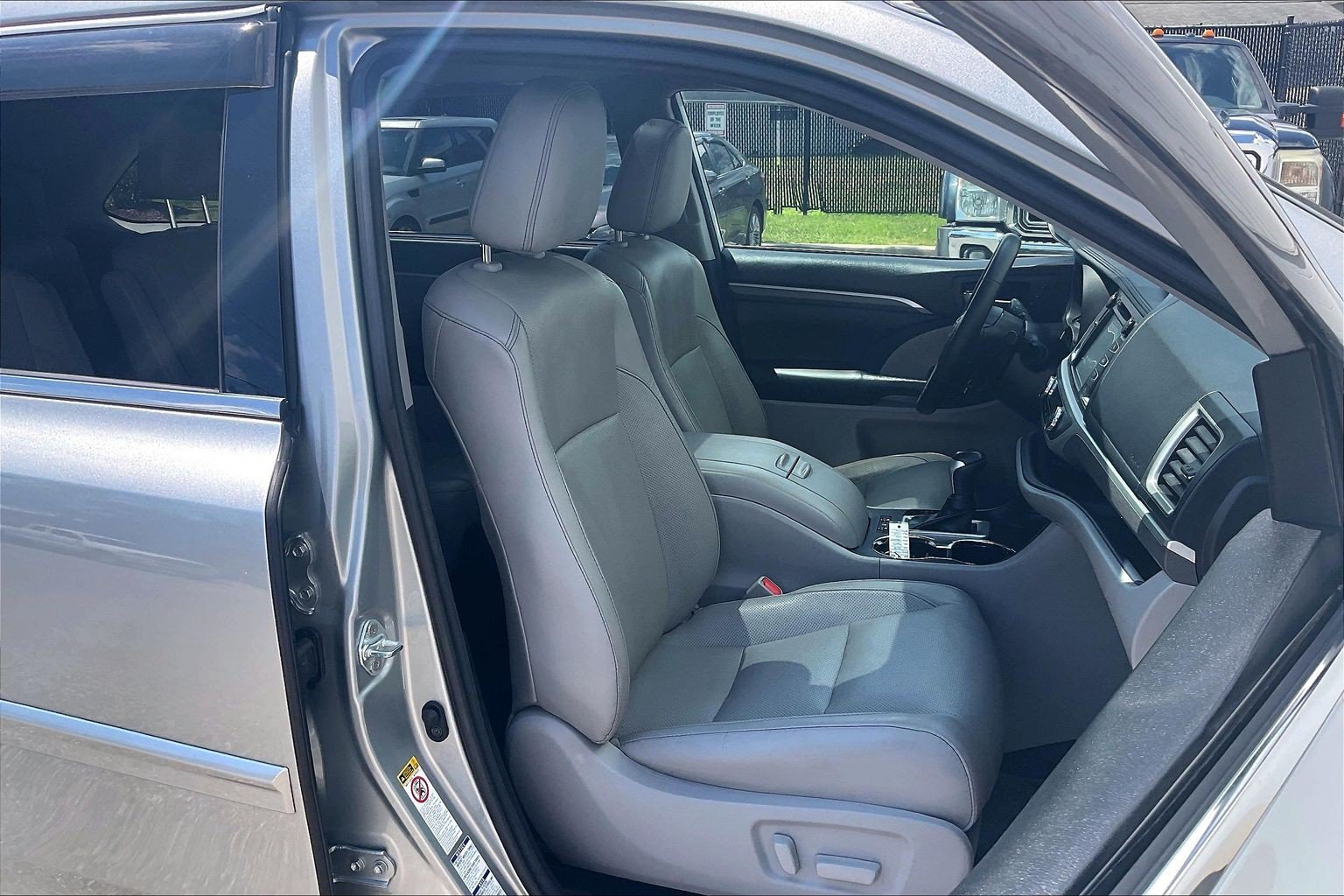 Used 2018 Toyota Highlander Limited AWD/4WD image 9
