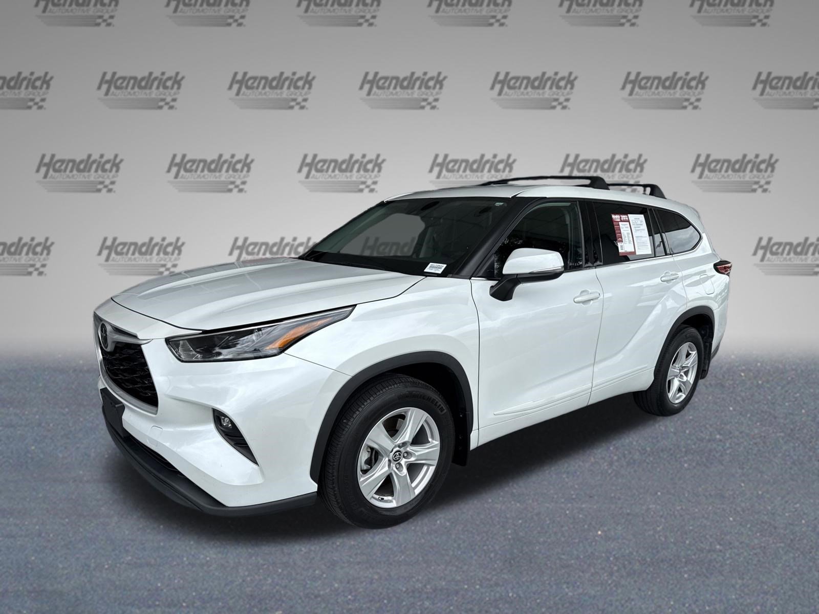 Used 2022 Toyota Highlander LE AWD/4WD image 5