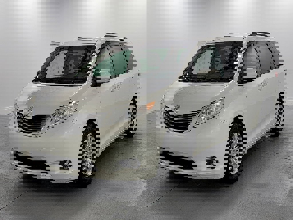 Used 2015 Toyota Sienna XLE Premium image 4